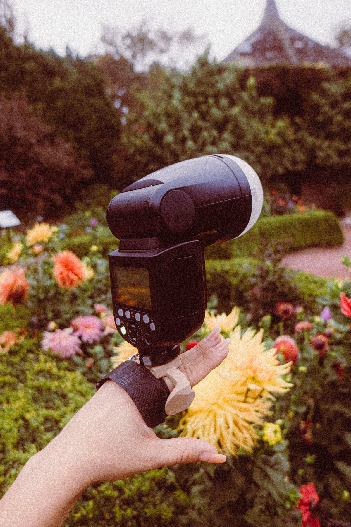 Flash Knux - Hand-Held Flash Mount